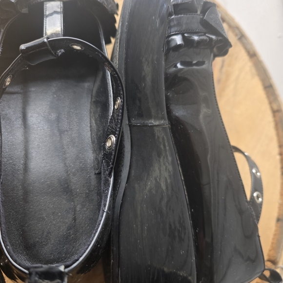 Glossy Black Platform Shoes - Picture 5 of 9